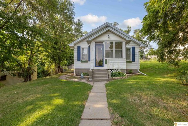 6771 Bedford Avenue, Omaha, NE 68104