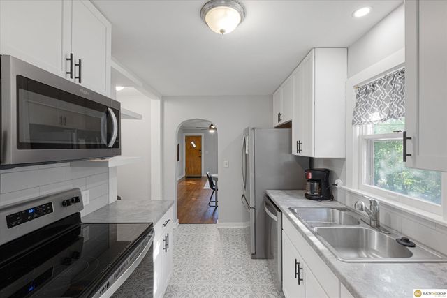 6771 Bedford Avenue, Omaha, NE 68104