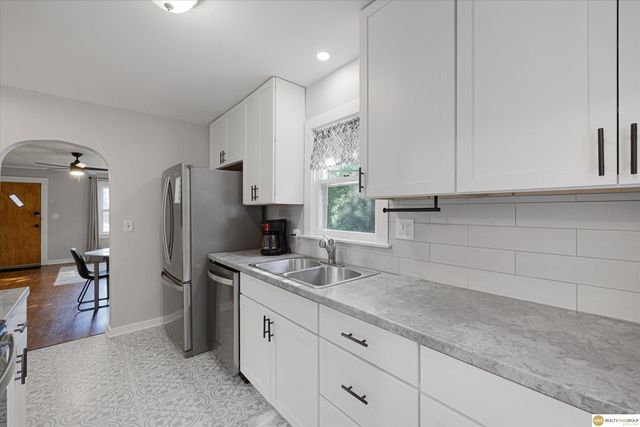6771 Bedford Avenue, Omaha, NE 68104