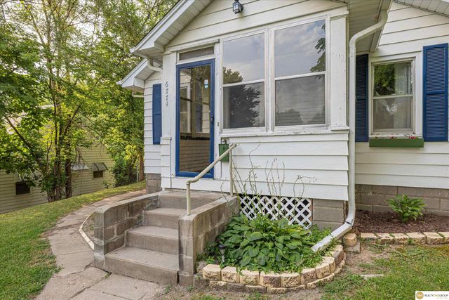 6771 Bedford Avenue, Omaha, NE 68104
