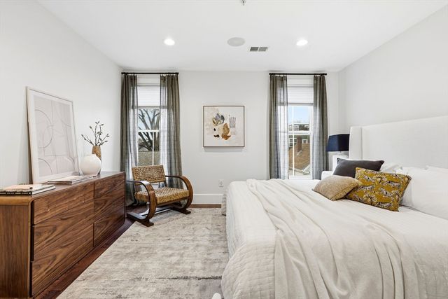 12 Mohawk St 6, Boston, MA 02127