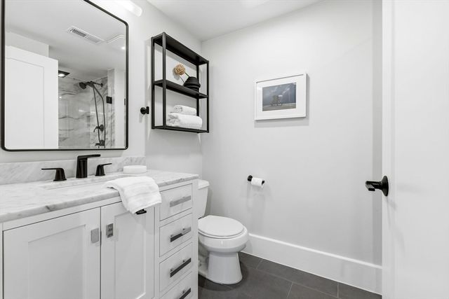 12 Mohawk St 6, Boston, MA 02127