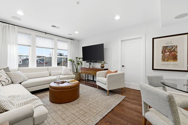 12 Mohawk St 6, Boston, MA 02127