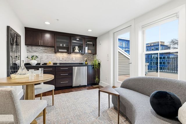 12 Mohawk St 6, Boston, MA 02127