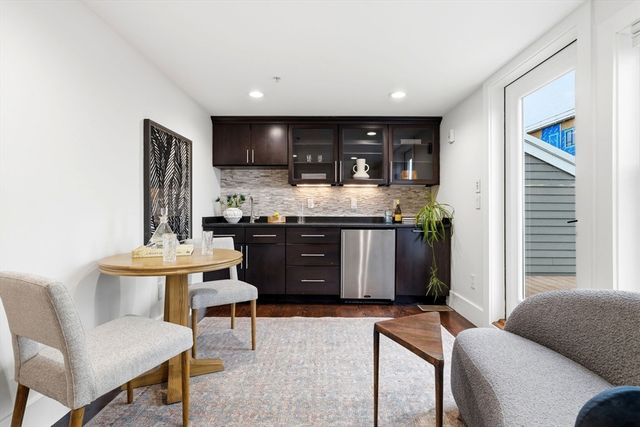 12 Mohawk St 6, Boston, MA 02127