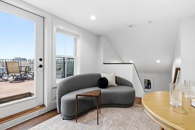 12 Mohawk St 6, Boston, MA 02127