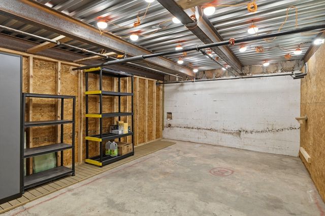 12 Mohawk St 6, Boston, MA 02127