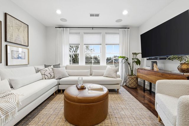 12 Mohawk St 6, Boston, MA 02127