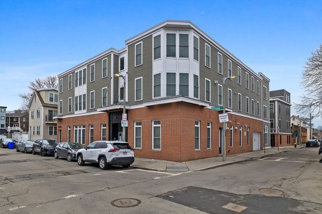 12 Mohawk St 6, Boston, MA 02127