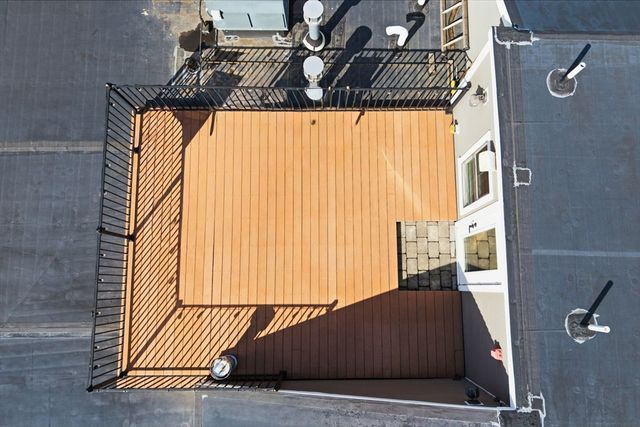 12 Mohawk St 6, Boston, MA 02127