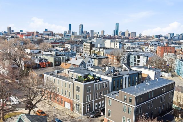 12 Mohawk St 6, Boston, MA 02127