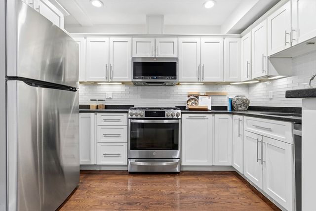 12 Mohawk St 6, Boston, MA 02127