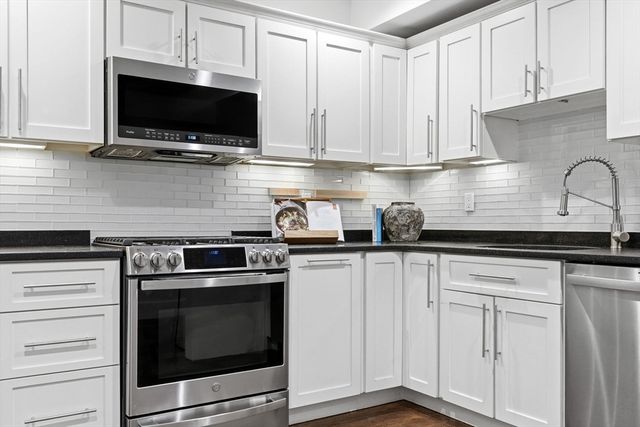 12 Mohawk St 6, Boston, MA 02127