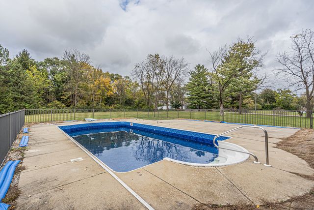27514 N Forest Garden Road, Wauconda, IL 60084