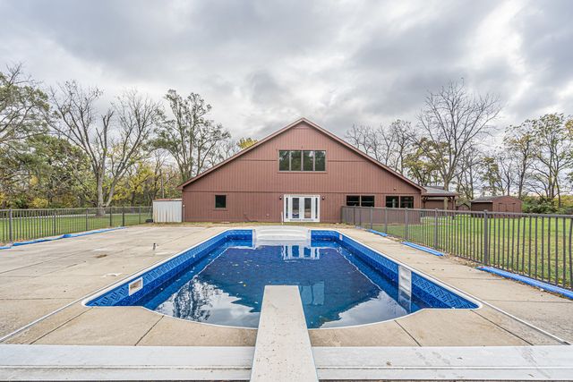 27514 N Forest Garden Road, Wauconda, IL 60084