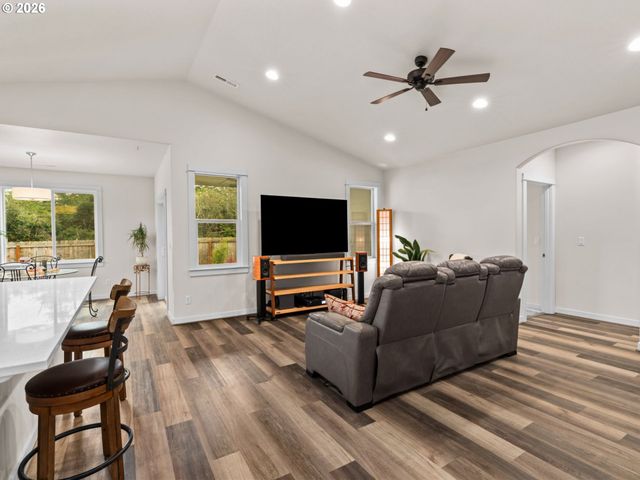 4764 STONEFIELD Ct, Florence, OR 97439