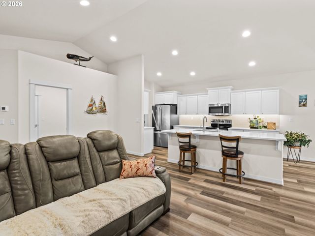 4764 STONEFIELD Ct, Florence, OR 97439