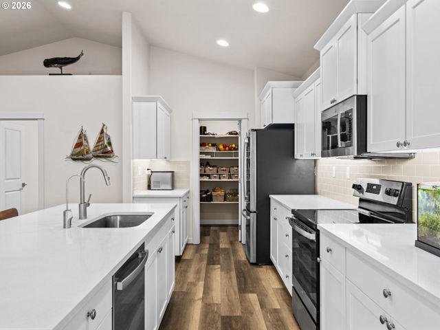 4764 STONEFIELD Ct, Florence, OR 97439