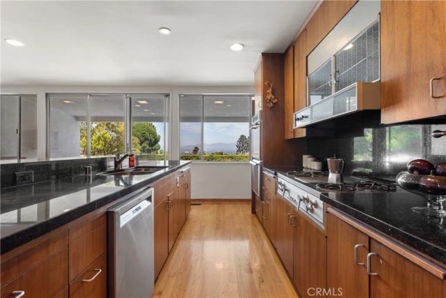 3511 Stonehill Place, Sherman Oaks, CA 91423