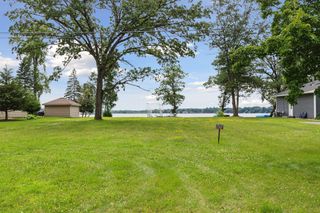 9127 N Shore Trail N, Forest Lake, MN 55025