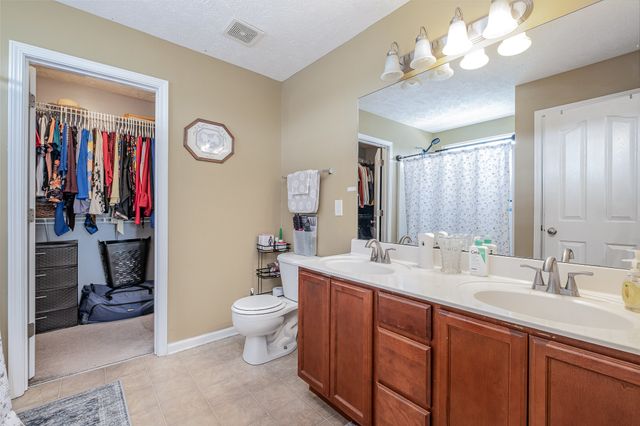 1424 E Nir Shreibman Blvd, La Vergne, TN 37086