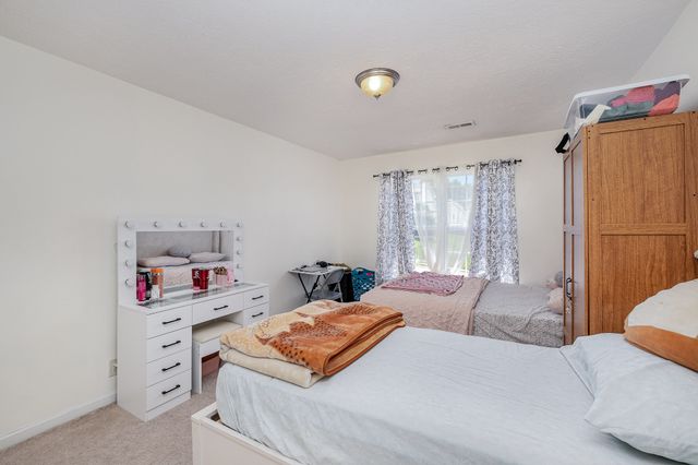 1424 E Nir Shreibman Blvd, La Vergne, TN 37086