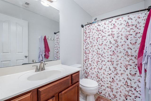 1424 E Nir Shreibman Blvd, La Vergne, TN 37086