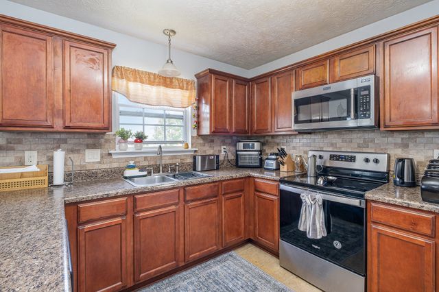 1424 E Nir Shreibman Blvd, La Vergne, TN 37086