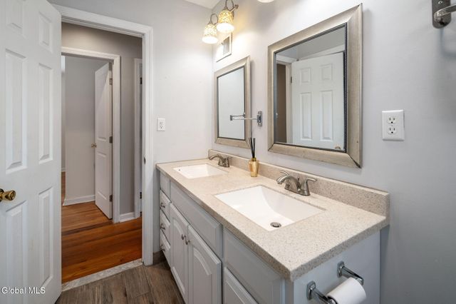 13 E Saint Stephens Lane, Glenville, NY 12302