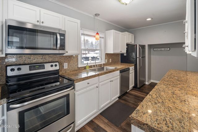 13 E Saint Stephens Lane, Glenville, NY 12302