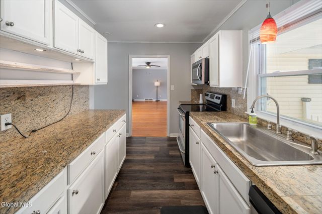 13 E Saint Stephens Lane, Glenville, NY 12302