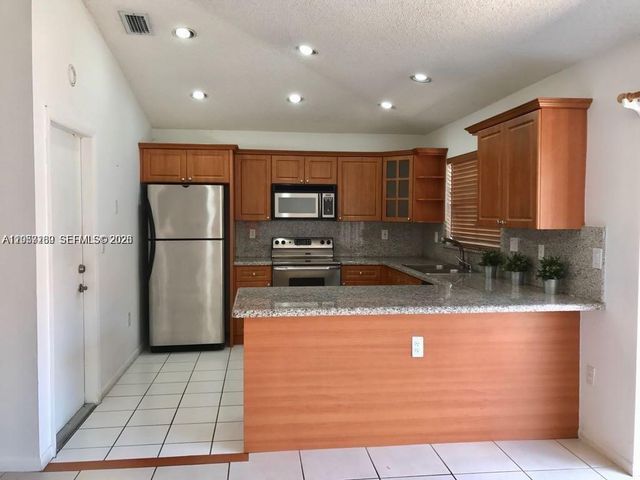5758 NW 97th Pl, Doral, FL 33178