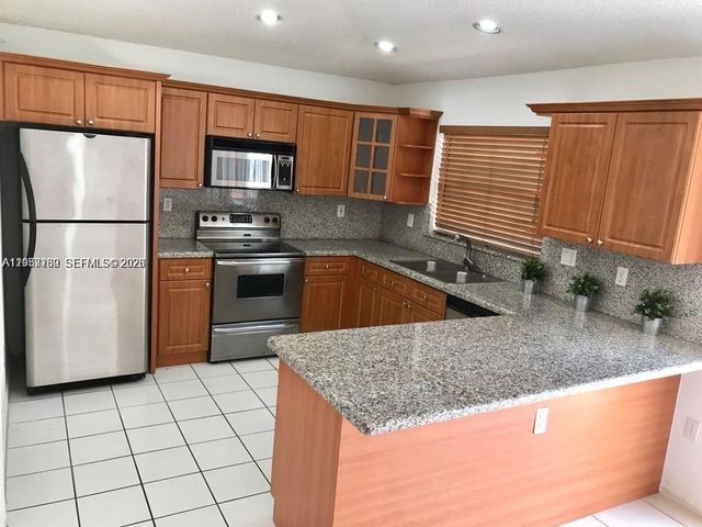 5758 NW 97th Pl, Doral, FL 33178