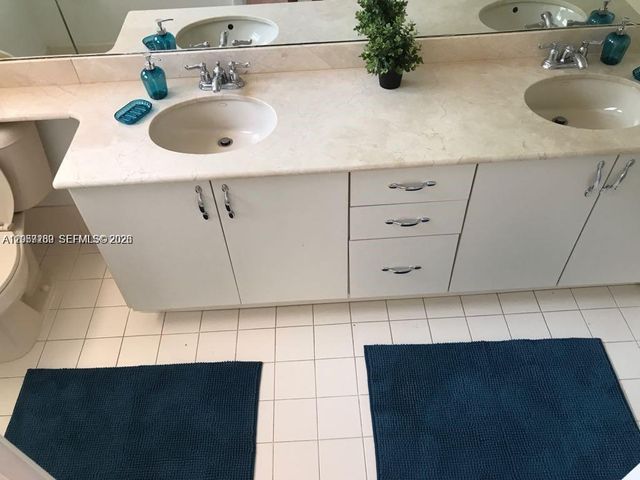 5758 NW 97th Pl, Doral, FL 33178