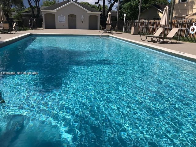 5758 NW 97th Pl, Doral, FL 33178