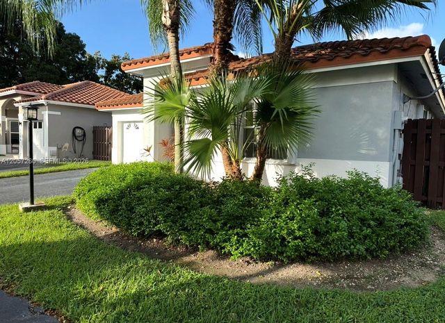 5758 NW 97th Pl, Doral, FL 33178