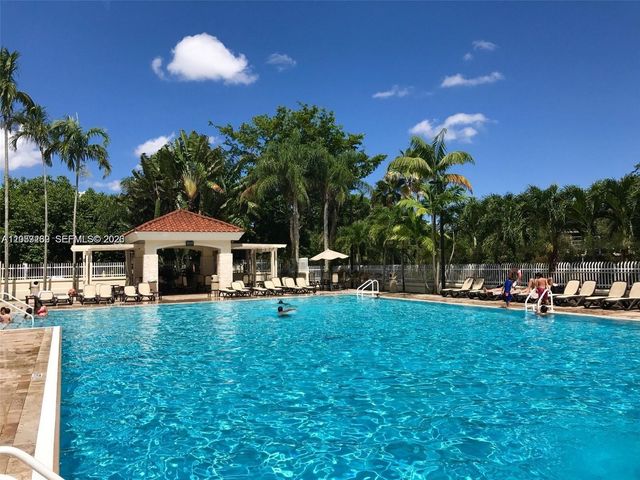 5758 NW 97th Pl, Doral, FL 33178