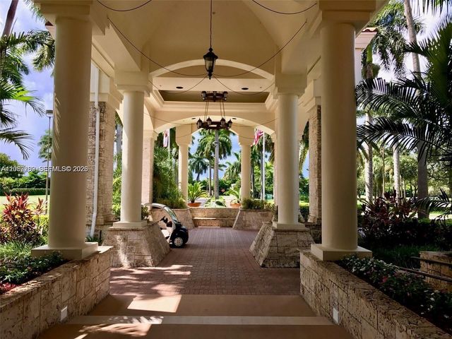 5758 NW 97th Pl, Doral, FL 33178