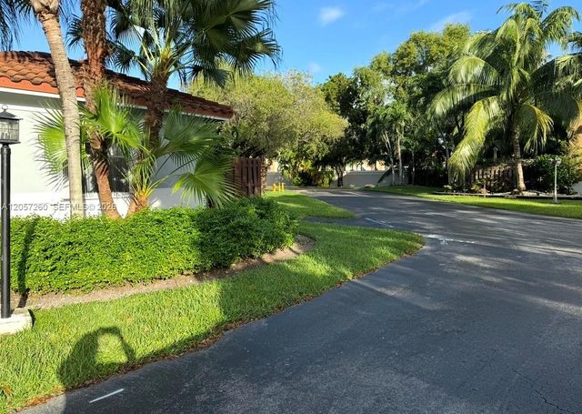 5758 NW 97th Pl, Doral, FL 33178