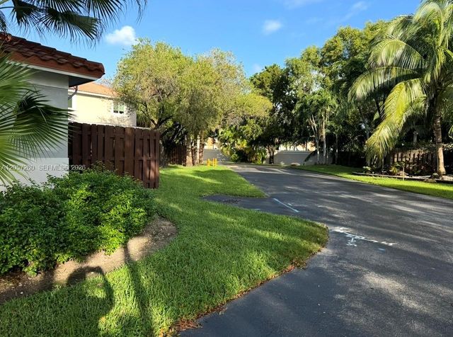 5758 NW 97th Pl, Doral, FL 33178