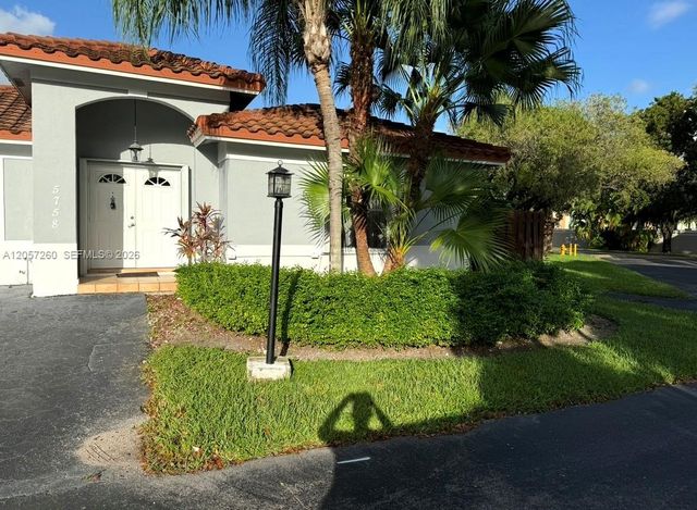 5758 NW 97th Pl, Doral, FL 33178