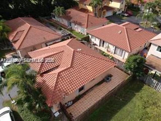 5758 NW 97th Pl, Doral, FL 33178