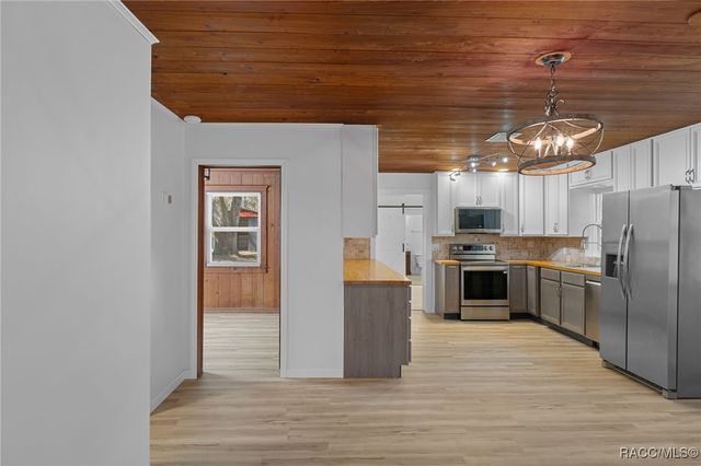 9193 S Great Oaks Drive, Floral City, FL 34436