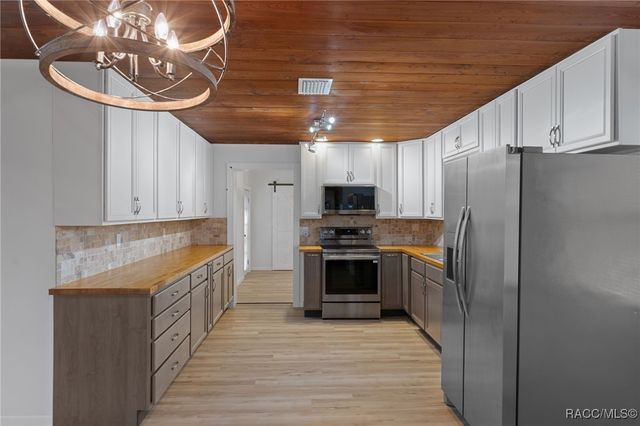 9193 S Great Oaks Drive, Floral City, FL 34436