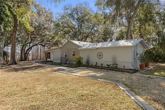 9193 S Great Oaks Drive, Floral City, FL 34436