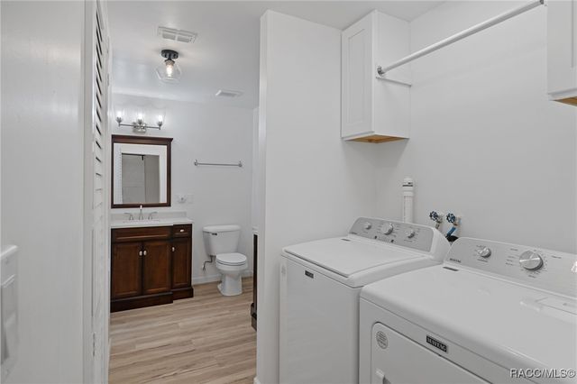 9193 S Great Oaks Drive, Floral City, FL 34436