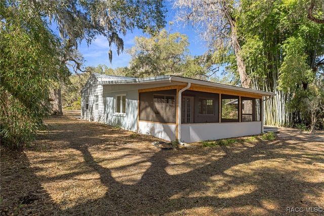 9193 S Great Oaks Drive, Floral City, FL 34436