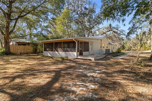 9193 S Great Oaks Drive, Floral City, FL 34436