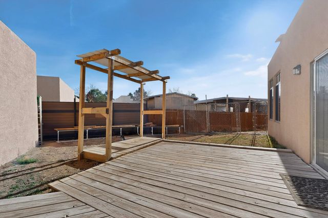 6328 Milagro Estrella, Santa Fe, NM 87507