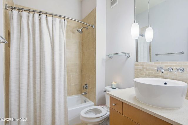 801 N 4th Street Apt 204, Wilmington, NC 28401